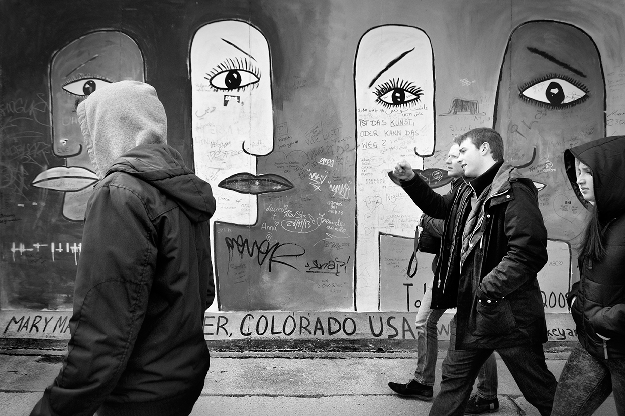East Side Gallery conserva 1,5km de muros pintados que las autoridades pretenden hacer desaparecer gradualmente.