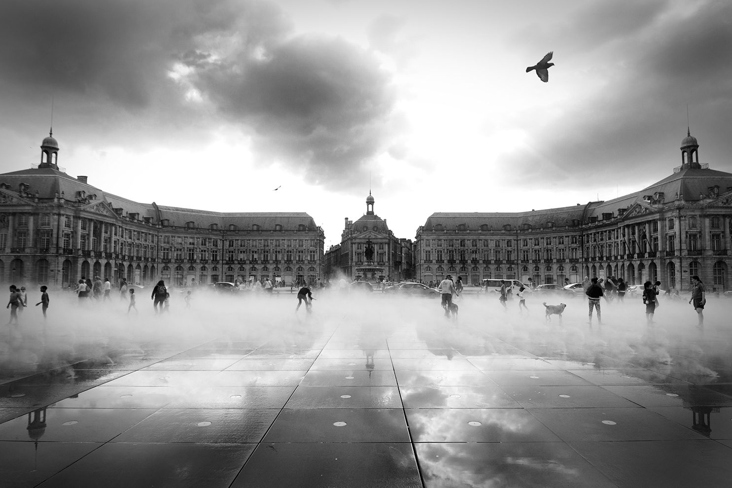 De la Bourse: la plaza de la Bolsa muestra orgullosa un reflejo de la capital de Aquitania.